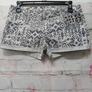 Mossimo Supply Co Jean Thin Stretch Spike stud shorts w/cuffed bottom size 5